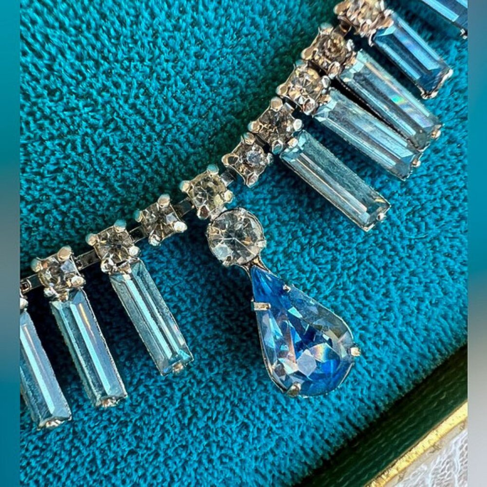 SOLD Vintage 50’s Blue Rhinestone Necklace w/Extender & Original Box - Picture 8 of 15